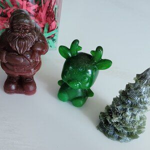 CHRISTMAS SET 5pc Resin Figurines GREENS Santa Reindeer Stocking Tree New decora